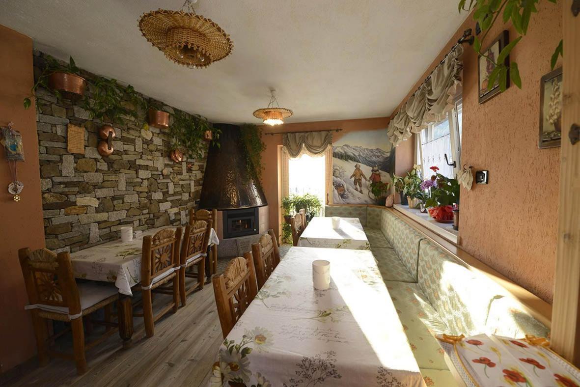 Couette-café Garni La Genziana 3*