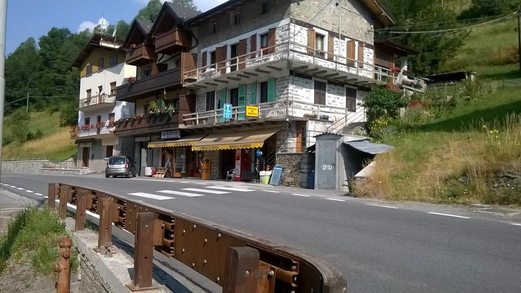 Couette-café Garni La Genziana 3*