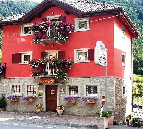 Couette-café Garni La Genziana 3*